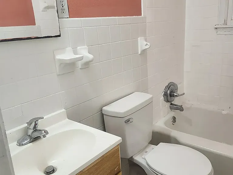 3484 Vernon Ave — Photo 8