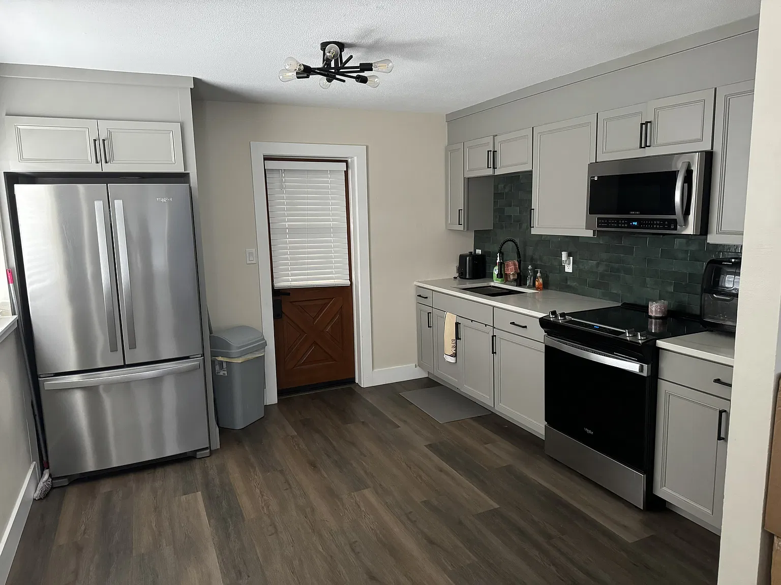 2 bed, 819 sqft, $2,100 — Photo 3
