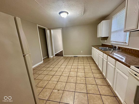 5th image of 1058 W 31st St