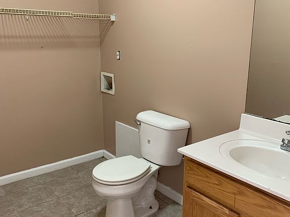 5th image of 802 Carden Ave
