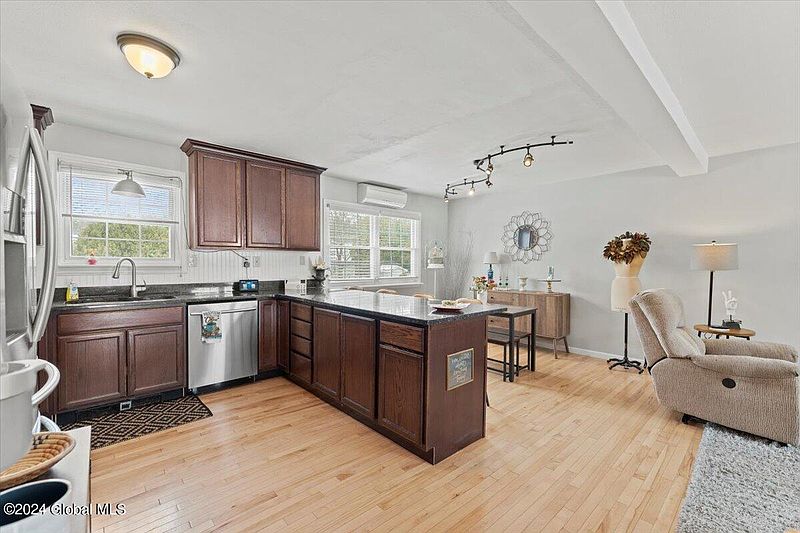 5th image of 12 Brentwood Drive