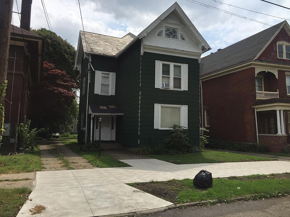 Four one bedroom apartments, all currently with adult tenants, this apartment is in the first floor rear