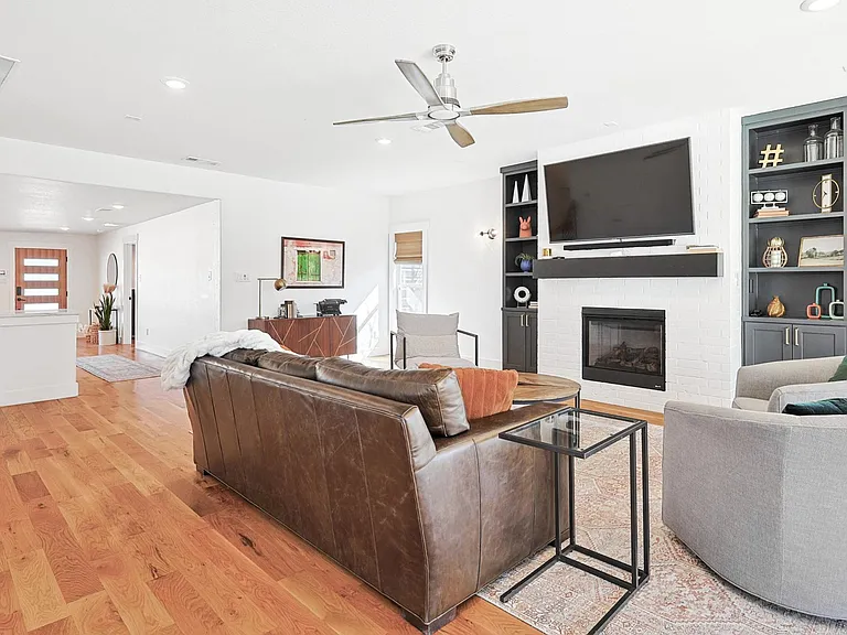 304 Bowie St — Photo 15