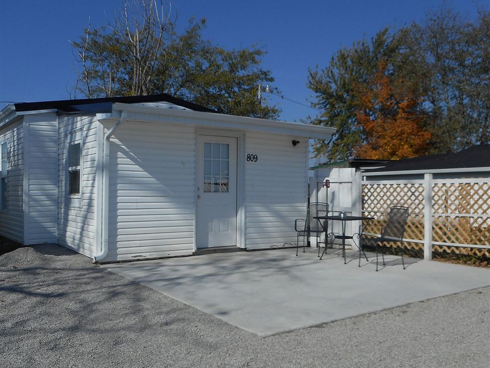 809 PVC Concrete Patio