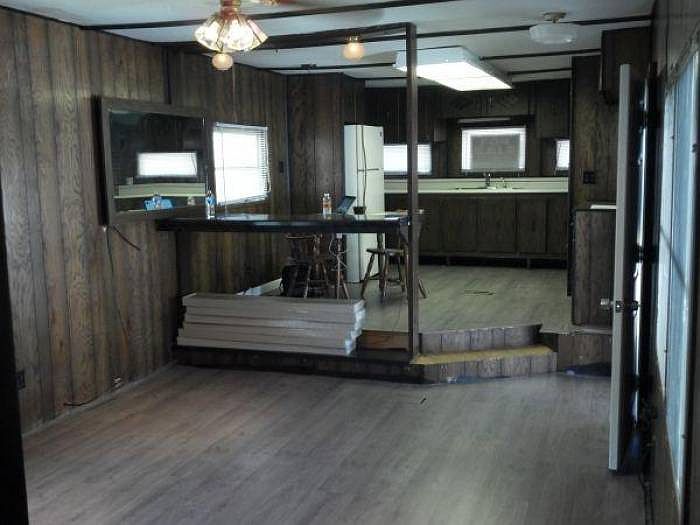 Livingroom/Eat-in Kitchen