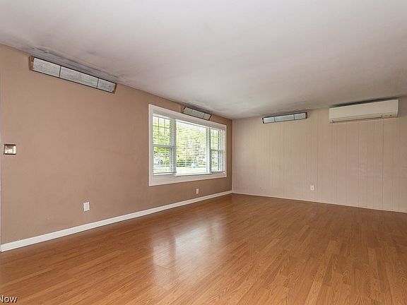 2nd image of 5821 Birchwood Dr
