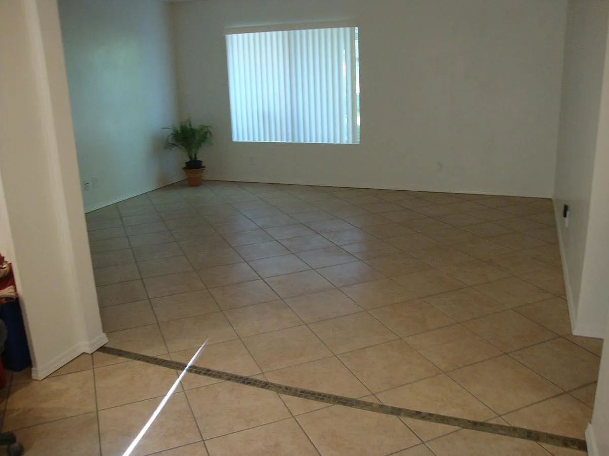 2 bed, 850 sqft, $1,800 — Photo 2