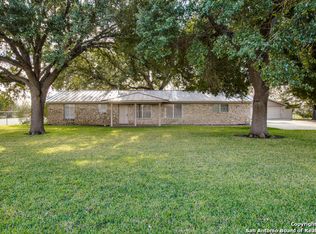 8502 Pearsall Rd, Von Ormy, TX 78073