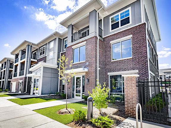 5th image of 3009 S Rogers St #9-101