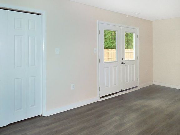 3rd image of 46823 Flower Dr