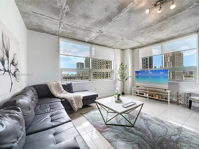 3250 NE 1st Ave #1016 — Photo 4