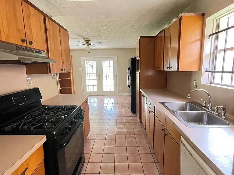 1212 Avenue M — Photo 9