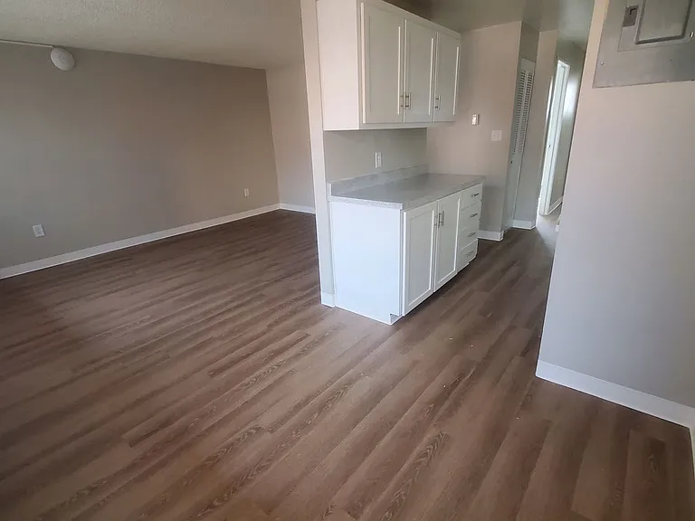 Crestview Apartments — Photo 8