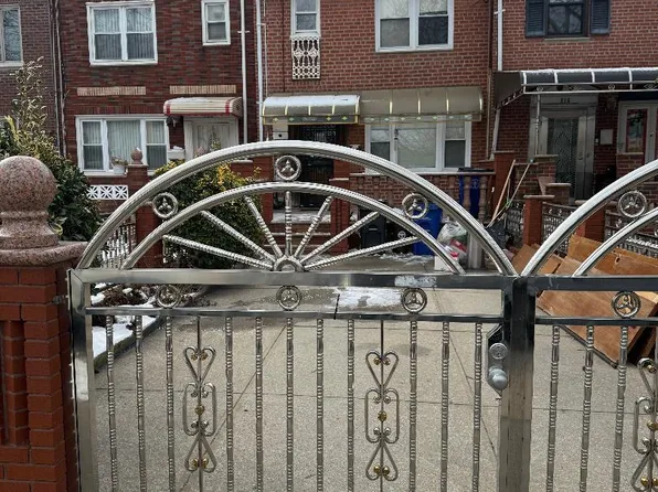 918 E 81st Street, Brooklyn, NY 11236