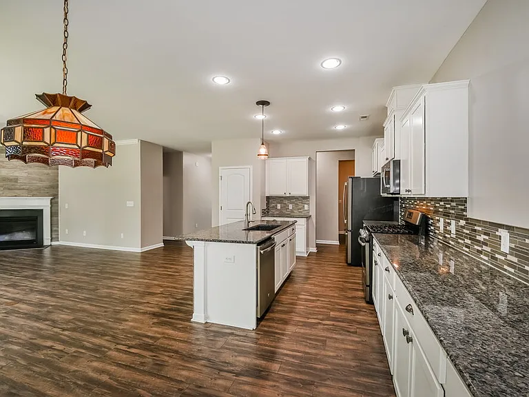 1326 Aurora Ct — Photo 9