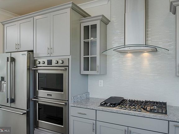 3rd image of 11819 Summer Woods Pl