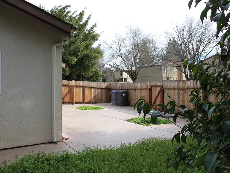 617 Alvarado Ave — Photo 8