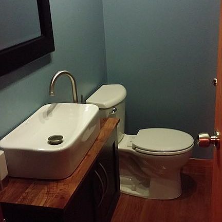 1/2 bath off Kitchen/side dr