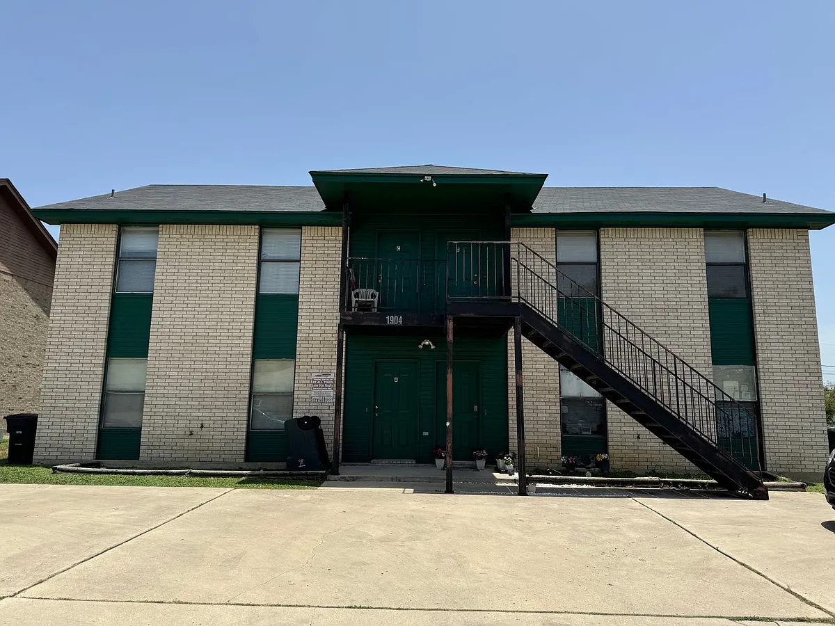 Building Photo - 1904 Windward Dr