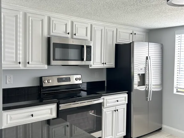 14750 Beach Blvd APT 37, Jacksonville, FL 32250