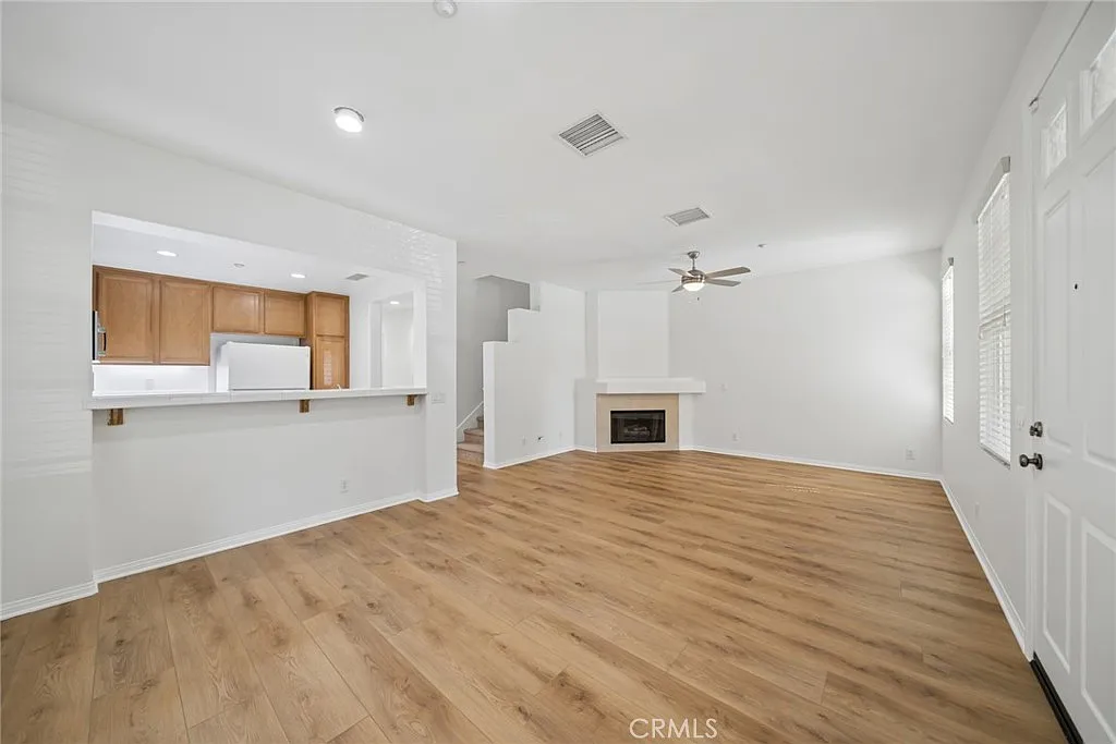 3 bed, 2.5 bath, 1443 sqft, $4,400 — Photo 3