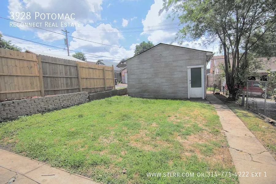 Nicely remodeled 2 bedroom 1 bath home in Tower Grove South with 2 car garage and fenced in yard! — Photo 2