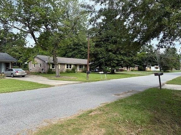 Exterior Neighborhood (street photo)