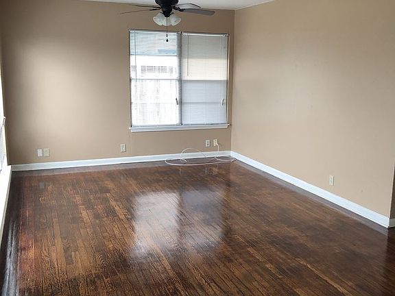 2nd image of 1009 Dolphin Pl