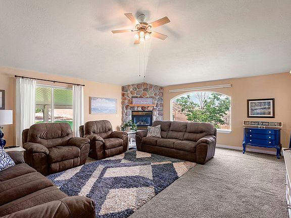 5th image of 2286 E Cedar Dr