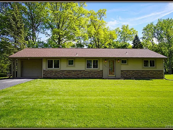 458 Kenwood Dr, Lewiston, NY 14092