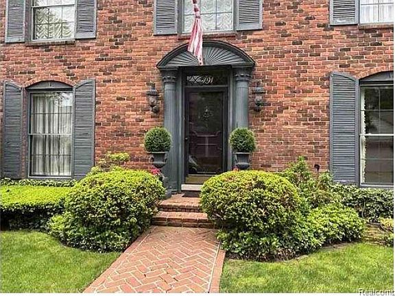 2nd image of 491 Colonial Rd