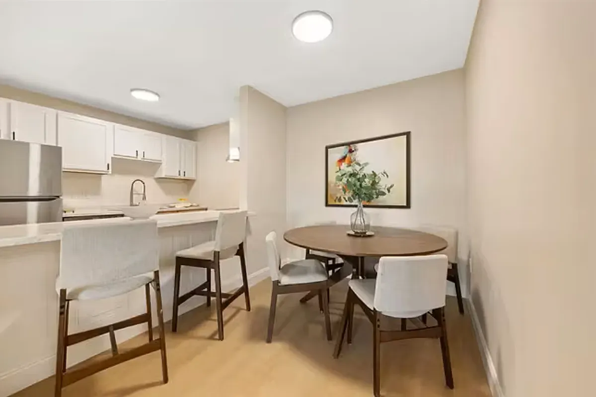 Ridgewood Apartments — Photo 1