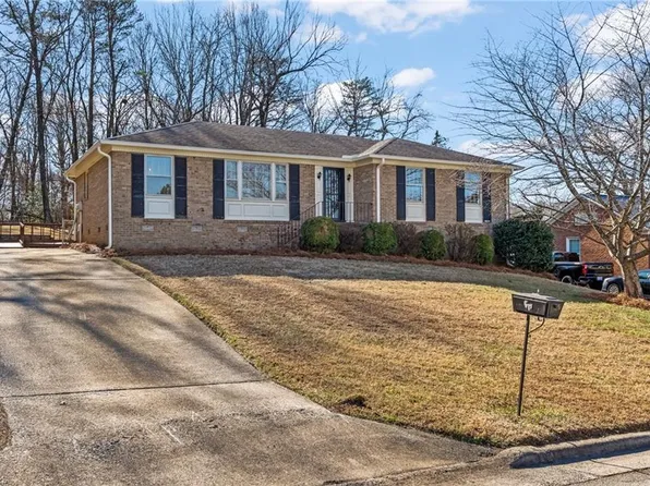 2227 Meloine Ln, Greensboro, NC 27407