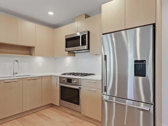 4th image of 88 S 9th St NE #211