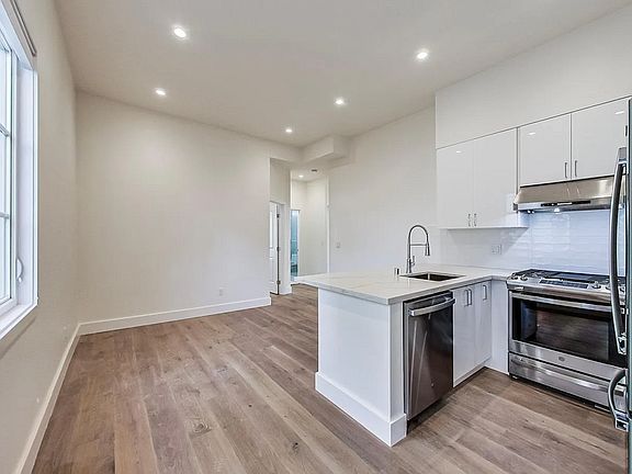 2nd image of 332 Fair Oaks St #1