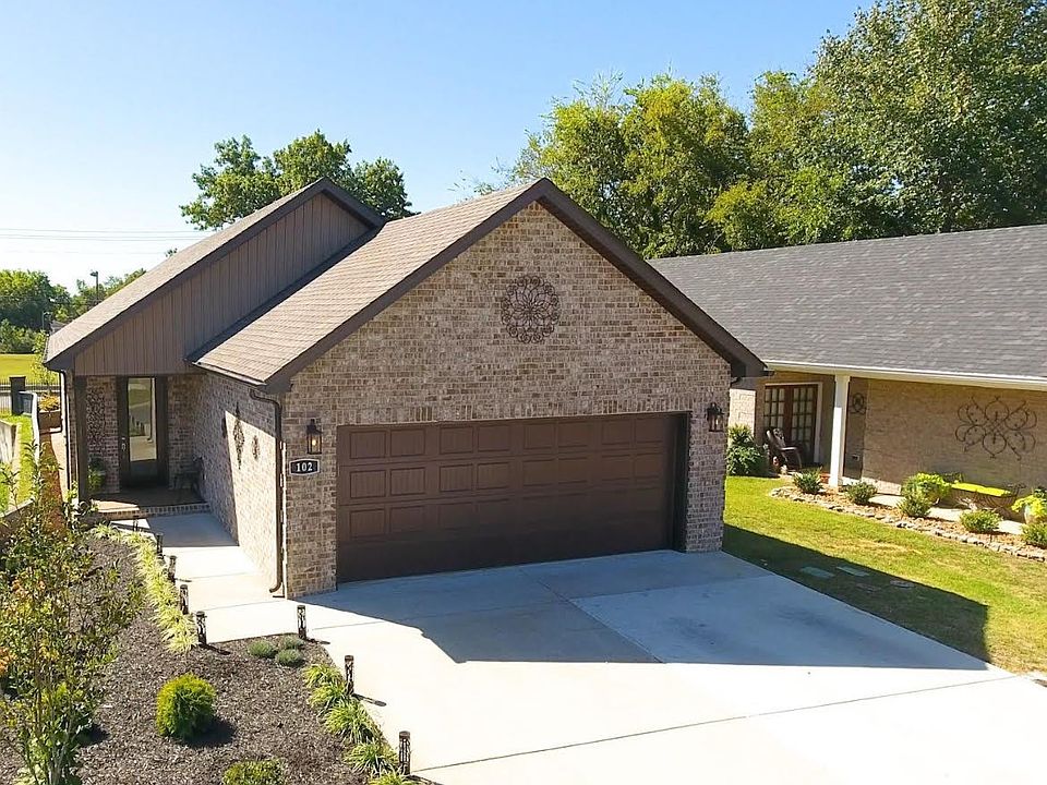 1st image of 102 Celebration St
