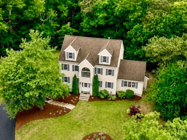 22 Edgewater Dr, Plymouth, MA 02360