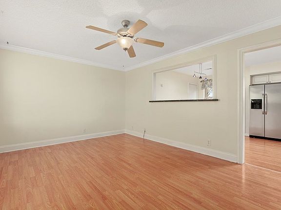 4th image of 321 Sunrise Cir