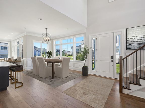 3rd image of 162 Woodmont Cir
