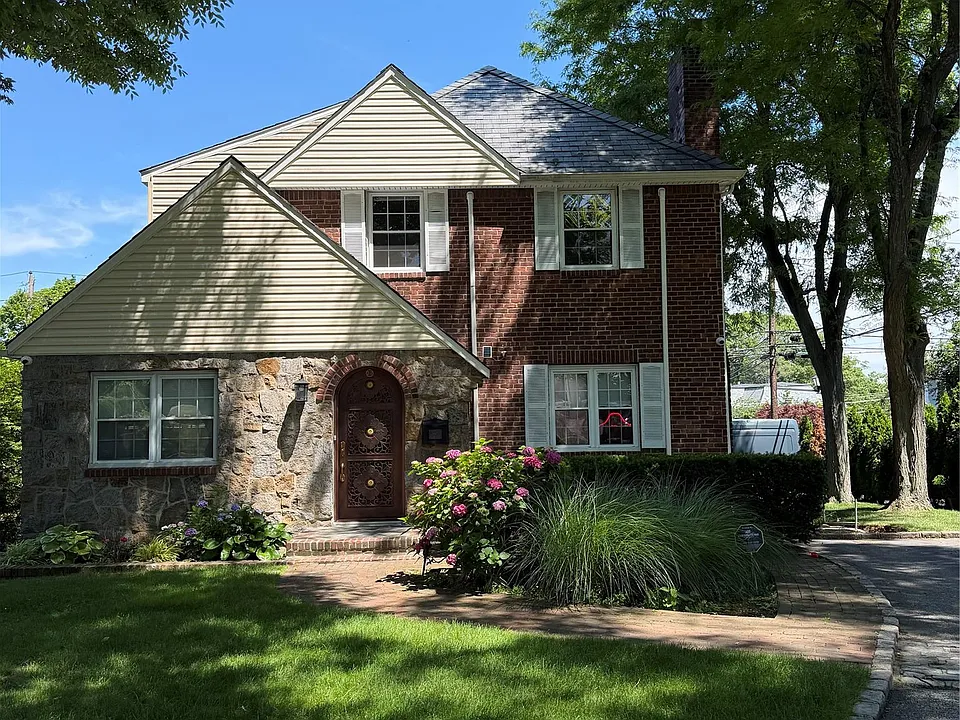 27 Upland Rd