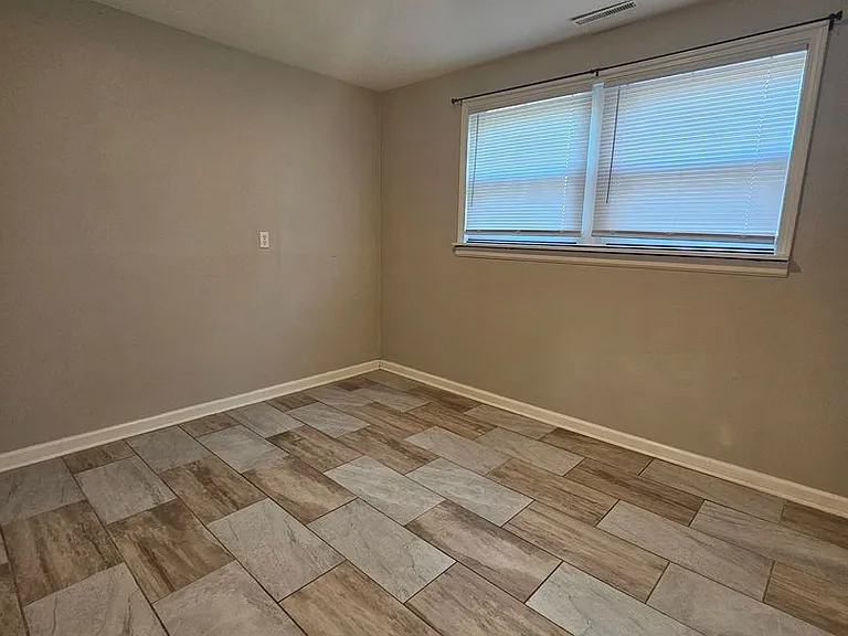 3410 Heatherton Dr — Photo 5