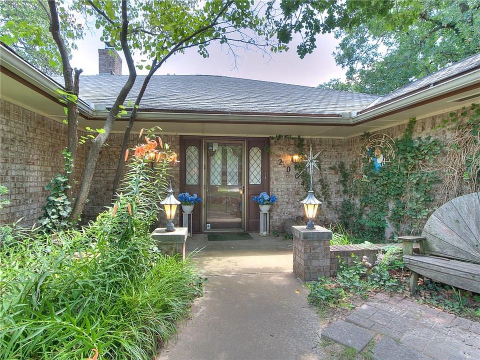1st image of 2004 N Rollingridge Ave