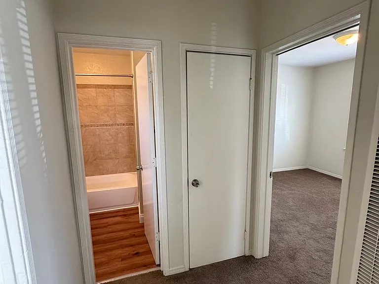 4542 N Lakewood Blvd. — Photo 19