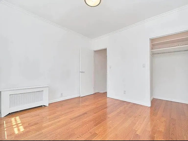621 W 51st St #4E — Photo 8