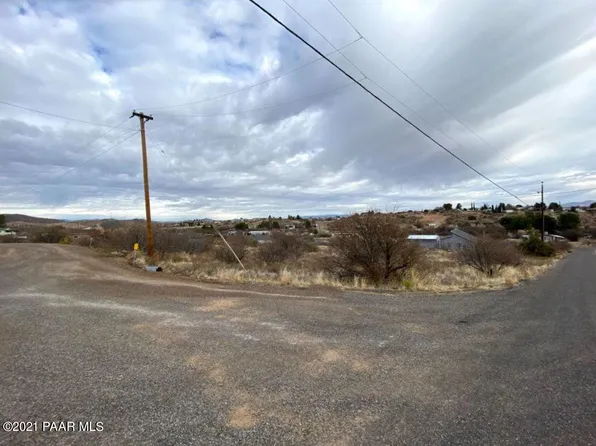 20548 E Foothill Dr, Mayer, AZ 86333