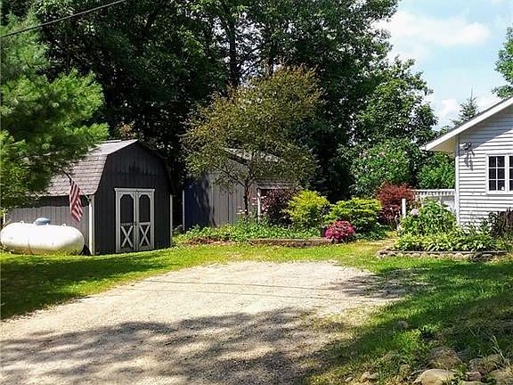 3rd image of 15494 Lake Shore Dr