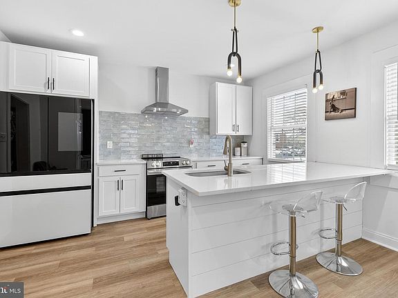 2nd image of 1529 Village Rd