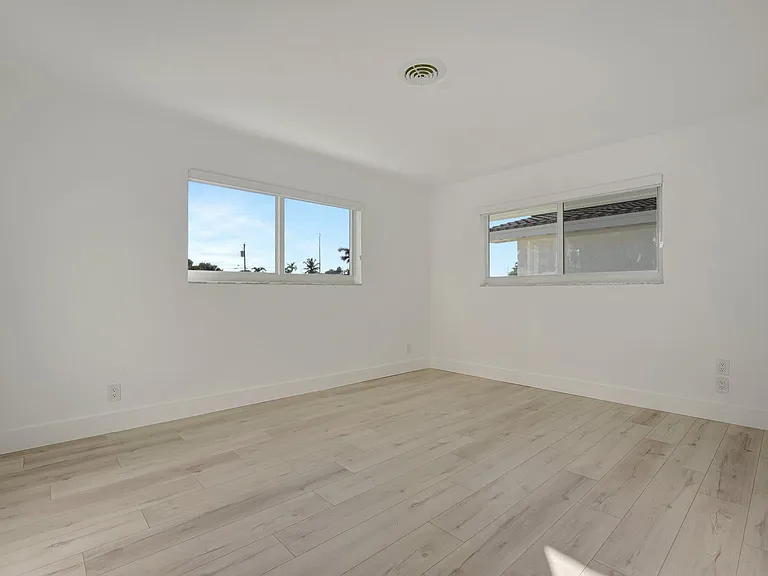 1478 NE 57th Ct — Photo 24