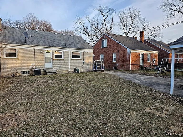 1501 N Silvery Ln — Photo 5