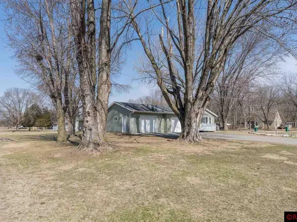 513 Division St, Le Sueur, MN 56058